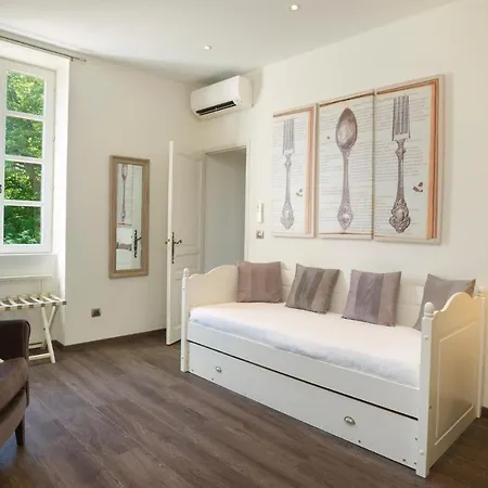 Le Domaine Du Colombier Hotel 4*